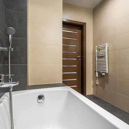 Stara Polana I - Vip 71 & Vip 84 アパート *